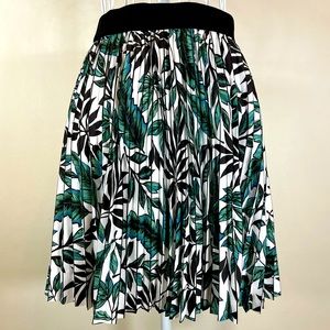 Tropical Pleated Lightweight skirt
